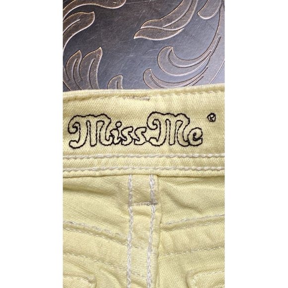 Miss Me Jeans Yellow Denim 98% Cotton Embellished Cuffed Capri Pants Inseam 20" - Picture 8 of 11